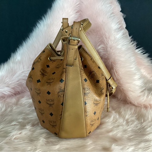 MCM Visetos Dessau drawstring bag in cognac monogram leather in GUC - Picture 4 of 13
